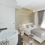 Vatican Style Suite