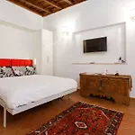 Old Rome Lodge, Navona