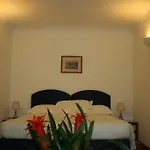 Residence V House