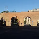 Termini Station Apartment Ai Due Cortili Presso Le Mura Aureliane