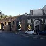 Termini Station Apartment Ai Due Cortili Presso Le Mura Aureliane