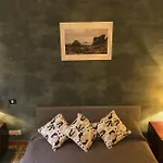 Trastevere Corner Eight