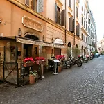 Piazza Venezia Luxury Design Apartment