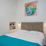 White Pantheon One Bedroom Apartment