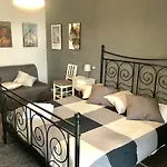 A Casa Di Giallo B&B