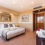 Raeli Hotel Lux