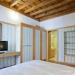 Pantheon Suite Apartment