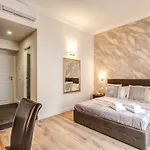 River Luxury Suites