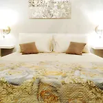 Domizio Suite Apartment