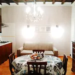 Domizio Suite Apartment