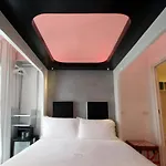 Colosseum Jacuzzi Suites