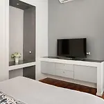 Living Rhome - Condotti Apartment