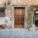 Campo De\' Fiori Apartment