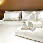 Regina Margherita Halldis Apartment