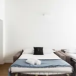 A World Aparts - 104 Frattina
