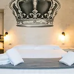 Trevi Contemporary Suite