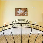 Gordon\'S Apartment