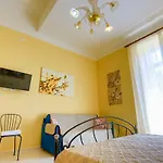 Gordon\'S Apartment