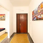 Traveller’s Home in Gourmet District Near Center!