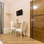 Urbana Little Suite