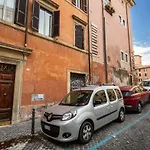 Lovely Rome Apartments - Historic City Center
