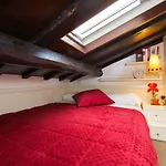 Pantheon Romantic Loft