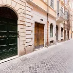 Via Del Corso Charme Apartment