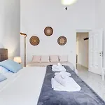Monti Luxury