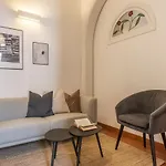Lively Roma Trastevere Renovated Apartment - Fromhometorome