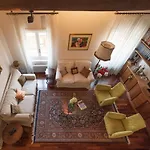 Quiet And Classic On Two Floors, By Trevi Fountain - Fromhometorome