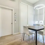 Via Milano 52