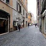 EVE Guest House at Trevi Fountain