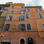 Urbana Apartment