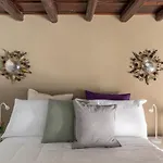 Iflat Pantheon Historic Two-Story Apartment
