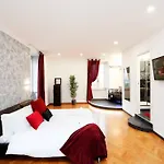 Black Enchanting Jacuzzi Suite Trastevere - Top Collection
