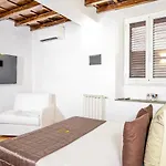 Trevi Queen Apartment