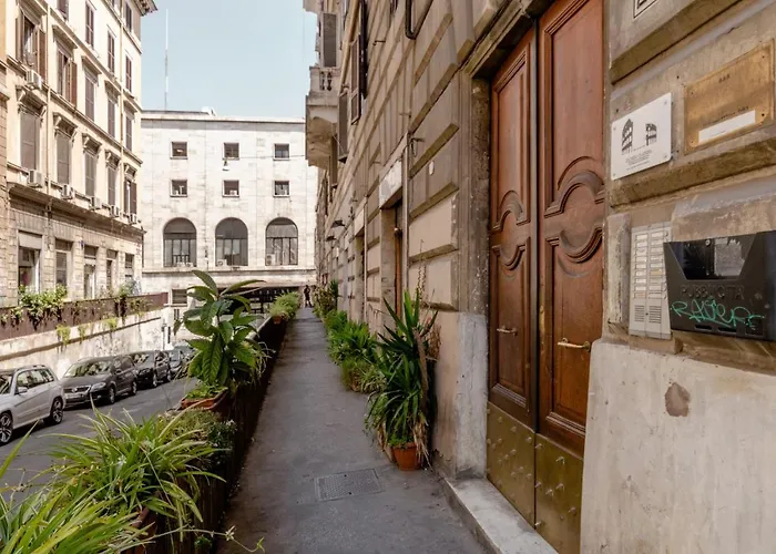 4-Bdr Apt Among Colosseum&Termini 10-People