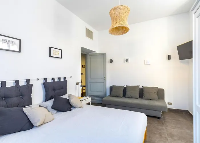 Hostly - Nicole Apartment Volturno- Full Rome Center