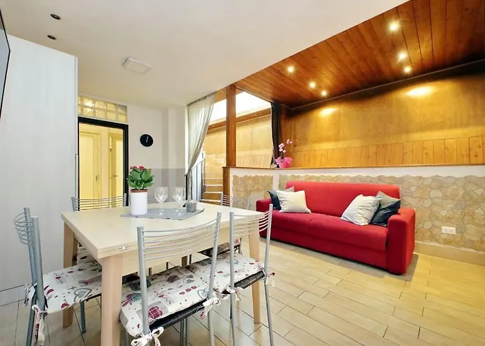 Vatican Flat Spacious Cozy With Court