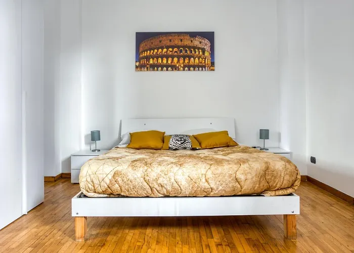 Tiburtina Apartment
