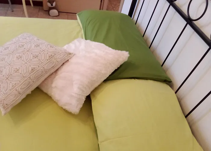 Italy\'S Enchanting Ambiance - A Snug Apartment In Rome
