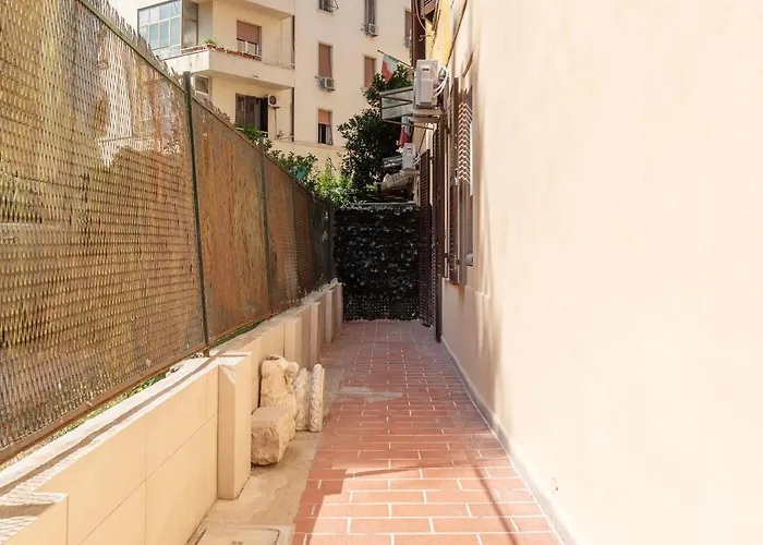 Eleonora Apartments