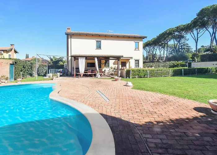 6 Bedroom Awesome Home In Roma