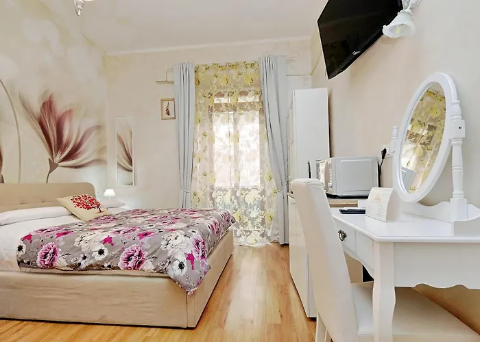 Deluxe Rooms And Chilling Jacuzzi Suite Guesthouse
