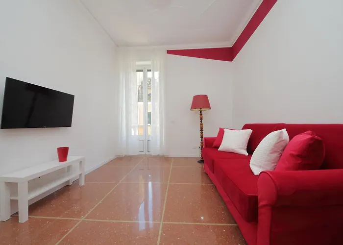 Ych-Vintage Flat Near San Giovanni