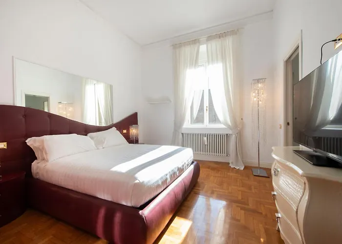 Lucrezio Caro Luxury Apartment