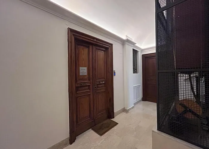 Lisa Vatican Rooms