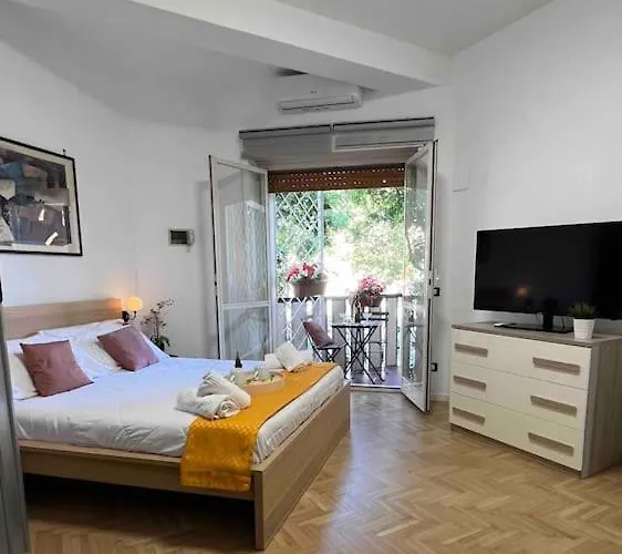 3 Fermate Dal Colosseo - Casa Vacanze Elena - 50 M Da Metro Garbatella