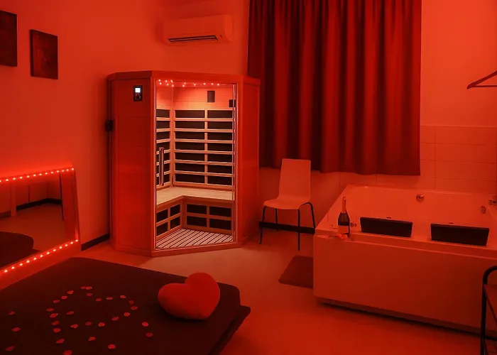 Lovers\' Nest - Spa Apartment
