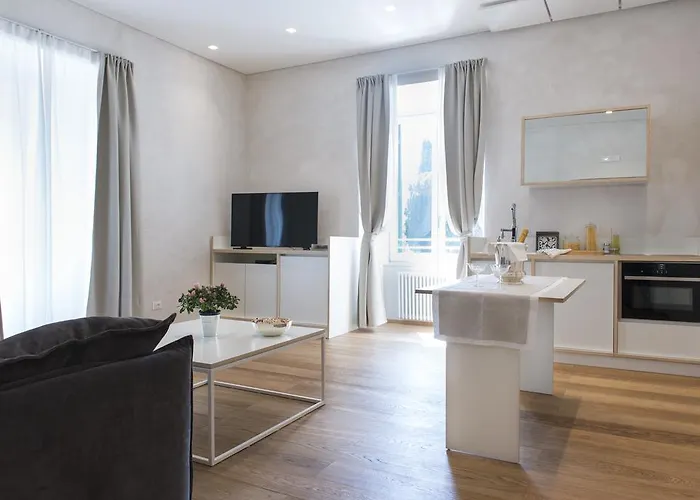 00192 Luxury Apartment